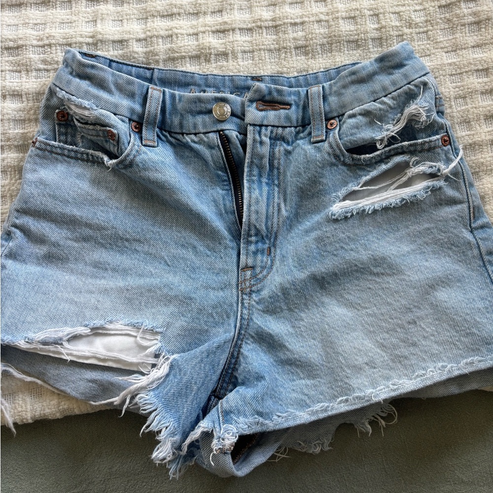 90s curvy boyfriend shorts American Eagle